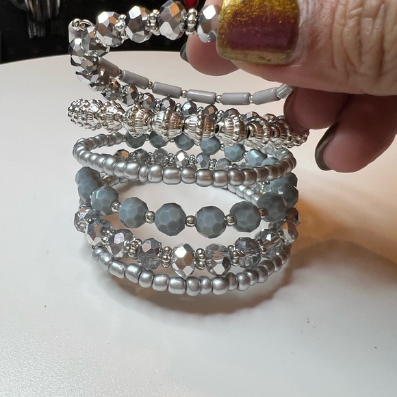 💖❤️☀️Silver Beaded Stretch Coil Bracelet - Picture 2 of 3